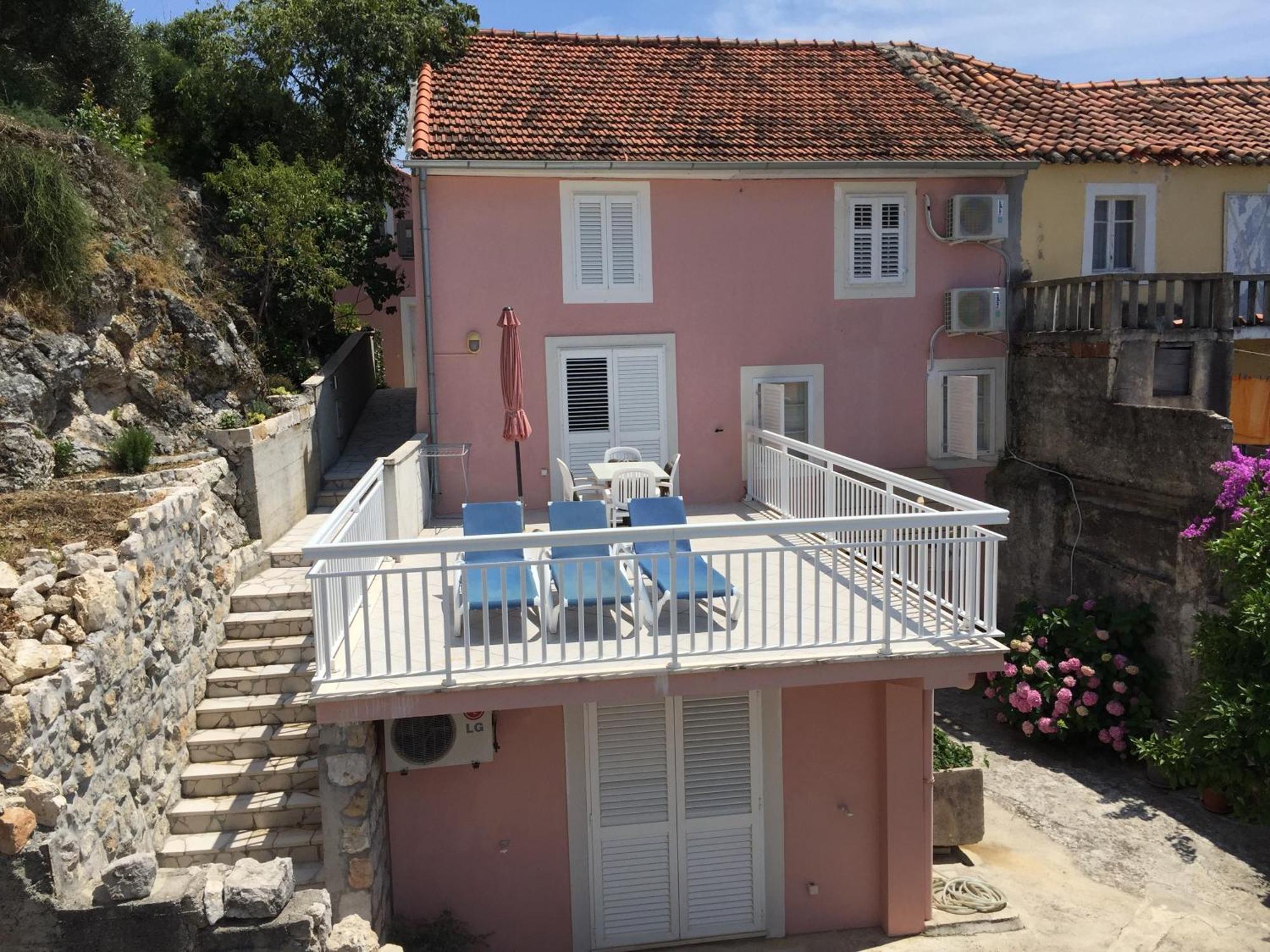 Mila * Cavtat